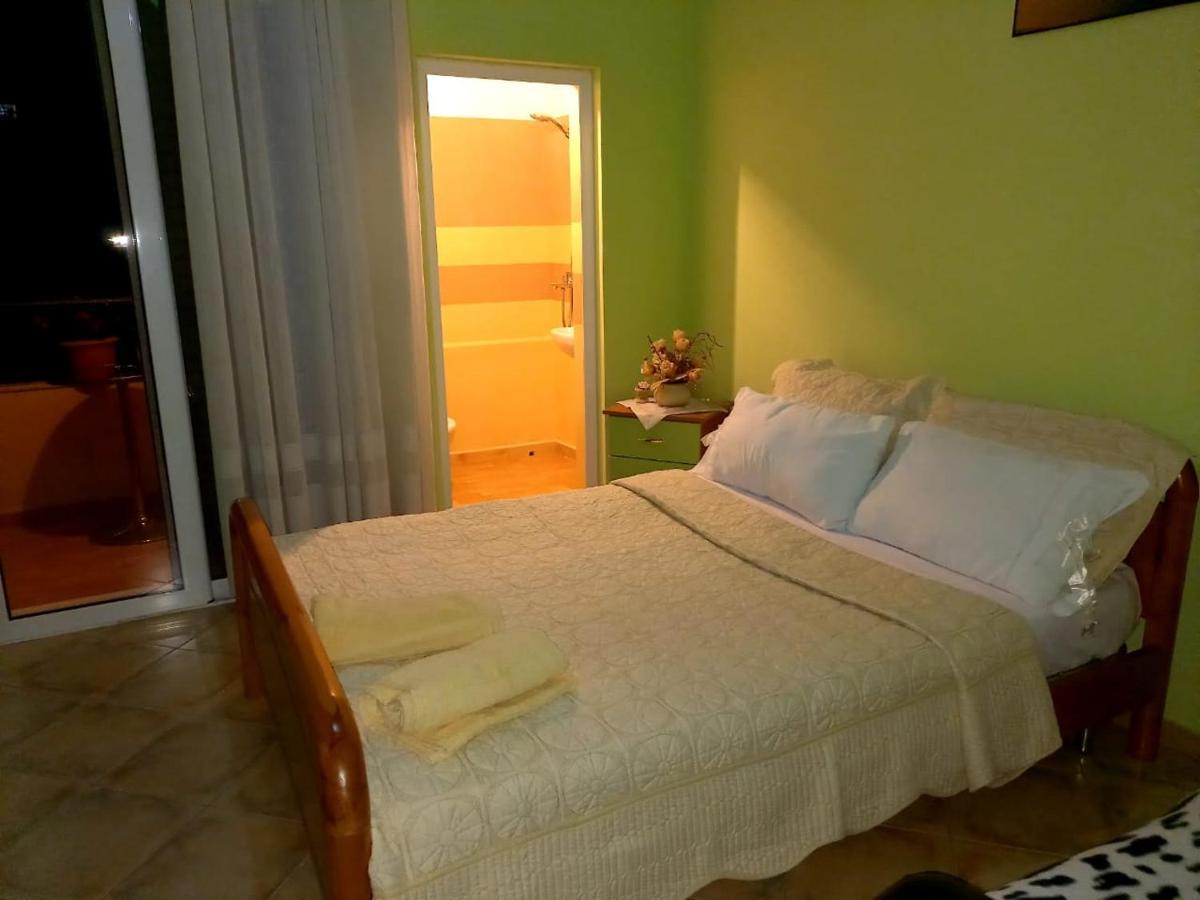 Manthoguesthouse Gjirokastër Exteriör bild
