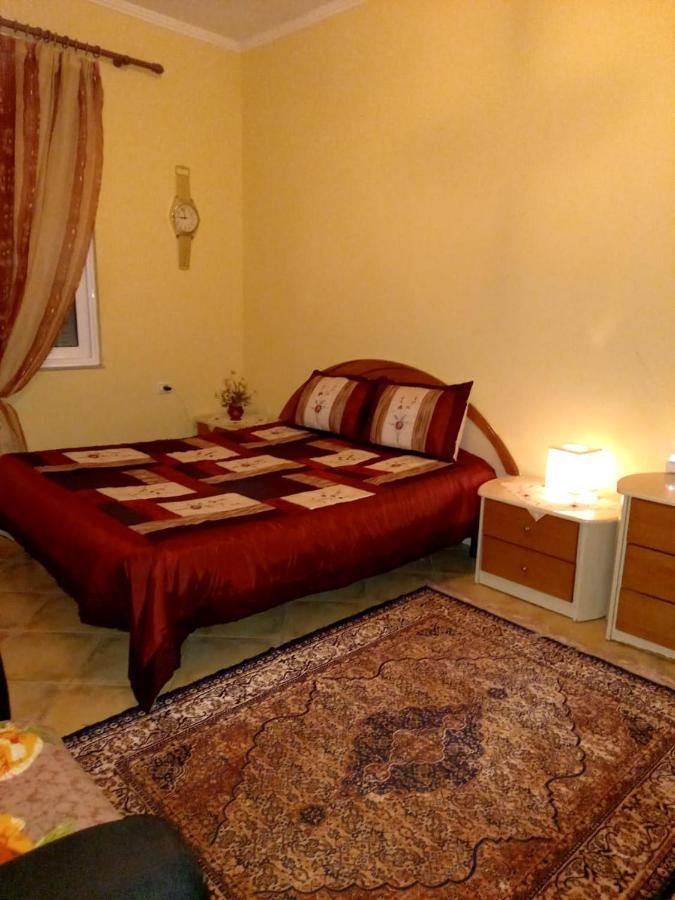 Manthoguesthouse Gjirokastër Exteriör bild