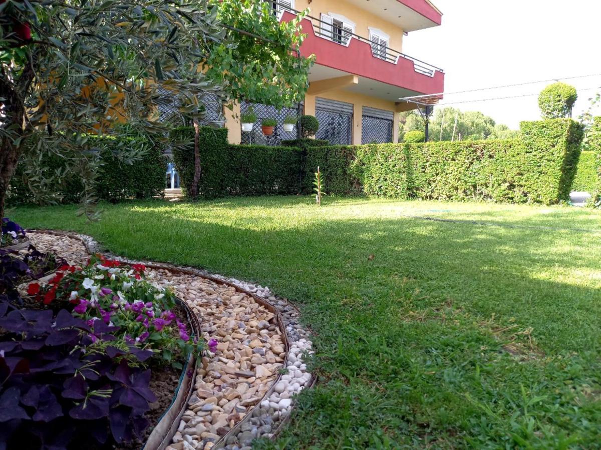 Manthoguesthouse Gjirokastër Exteriör bild